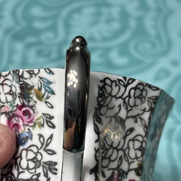 Elizabethan Fine Bone China Teacup & Saucer England - Picture 12 of 16